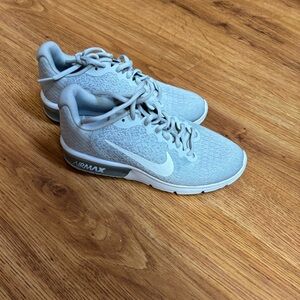 Women's Nike Airmax Sequent 2 Pure Platinum size 6 1/2